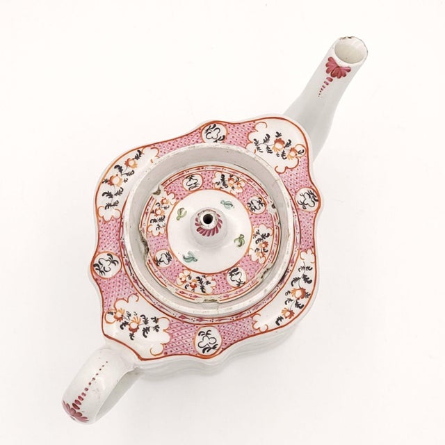 Lowestoft Chinese Export–Style Tea Pot, England Circa 1790 For Sale - Image 9 of 9