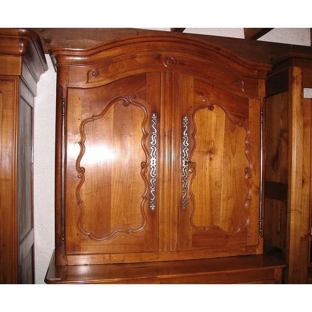 18th Century Louis XV Deux-Corps Buffet in Cherry Wood For Sale - Image 3 of 5