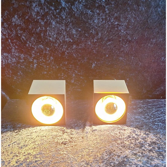 Vintage Adjustable Wall Lamps with Cream White Cube-Shaped Plastic Housing, Black Plastic Cover and Mount, 1970s, Set of 2 For Sale - Image 4 of 8