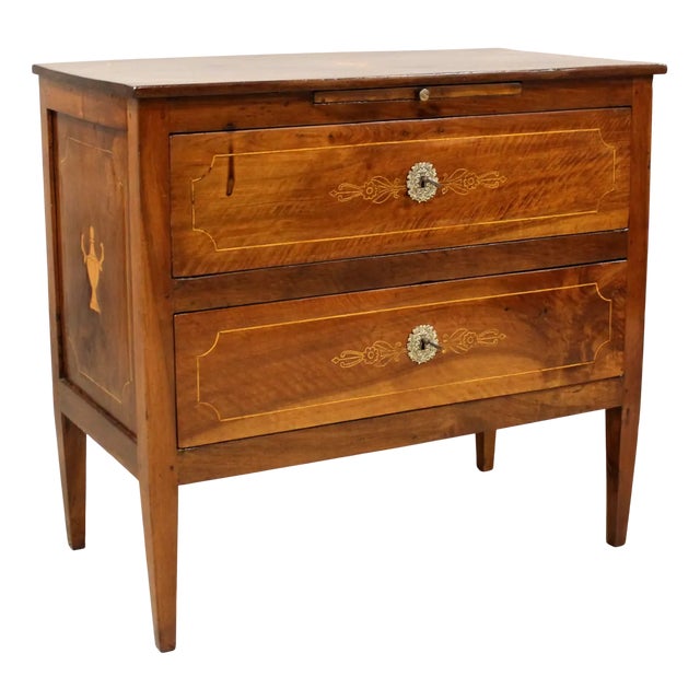 18th Century Louis XVI Italian Chest of Drawers in Walnut For Sale