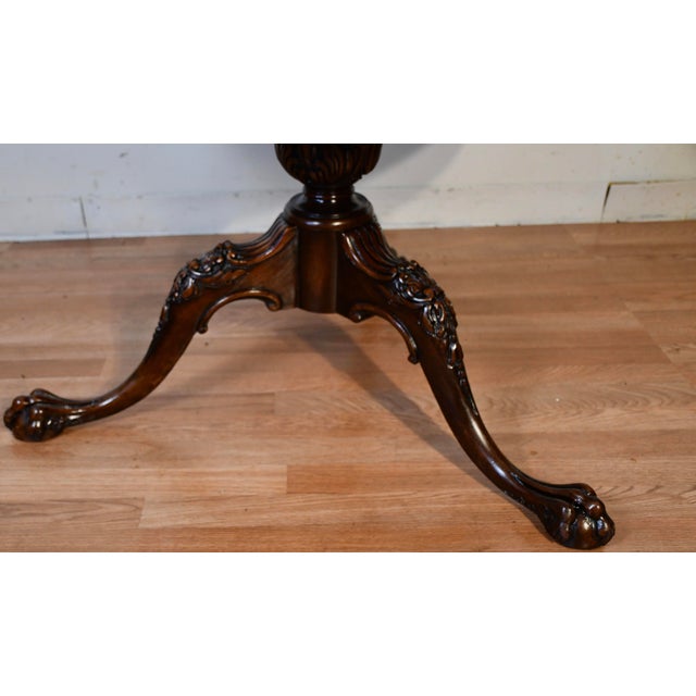 1900s Vanleigh Co. Ny English Chippendale Mahogany & Leather Top Round Center Table / Hall Table For Sale - Image 11 of 17