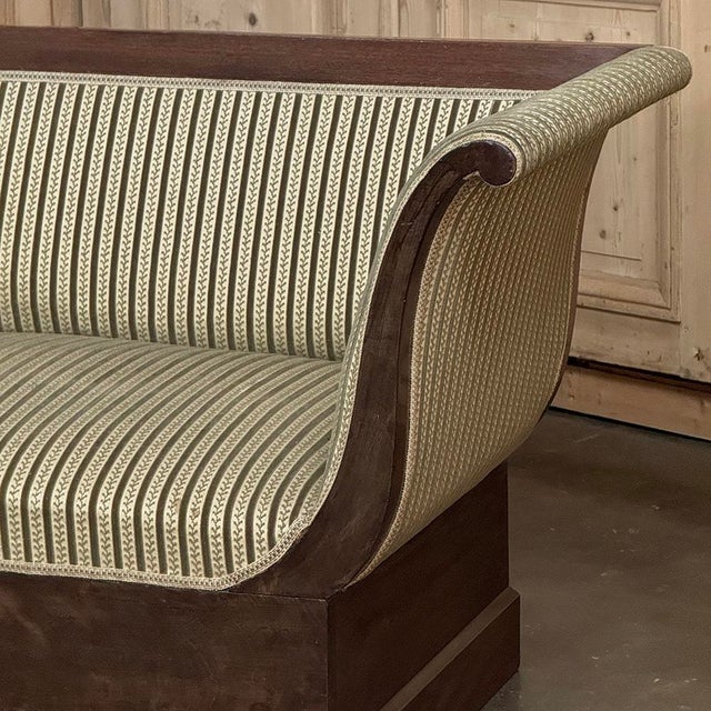 Early 19th Century French Charles X Mahogany Sofa ~ Canape For Sale - Image 9 of 18