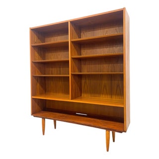 Vintage Mid Century Modern Danish Bookcase With Adjustable Shelving and Tapered Legs For Sale