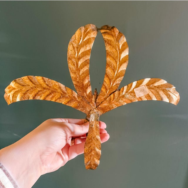 1960s Italian Hollywood Regency Gilt Metal Tole Palm Candle Wall Sconce For Sale - Image 9 of 11