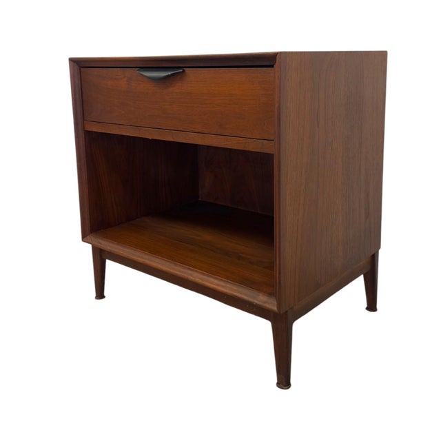 Merton L. Gershun Merton Gershun for Dillingham Esprit Walnut Nightstand – Mid-Century Modern Side Table With Open Shelf For Sale - Image 4 of 10