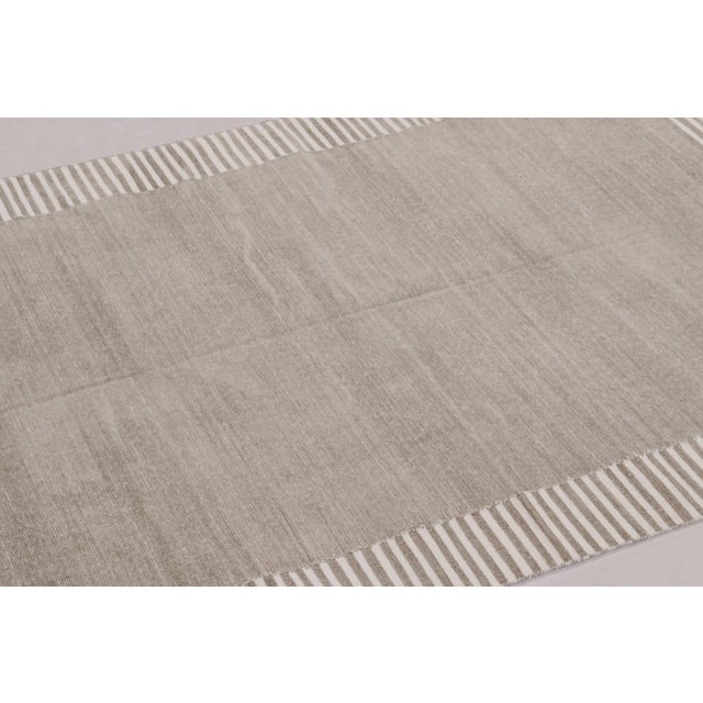 This 4x6 Dhurrie rug represents an exciting contemporary flatweave collection from Rug & Kilim—a modern take on antique...
