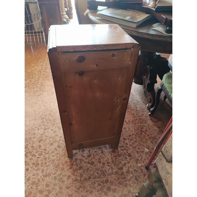 Art Deco Veneered Bedside Table in Walnut For Sale - Image 3 of 10