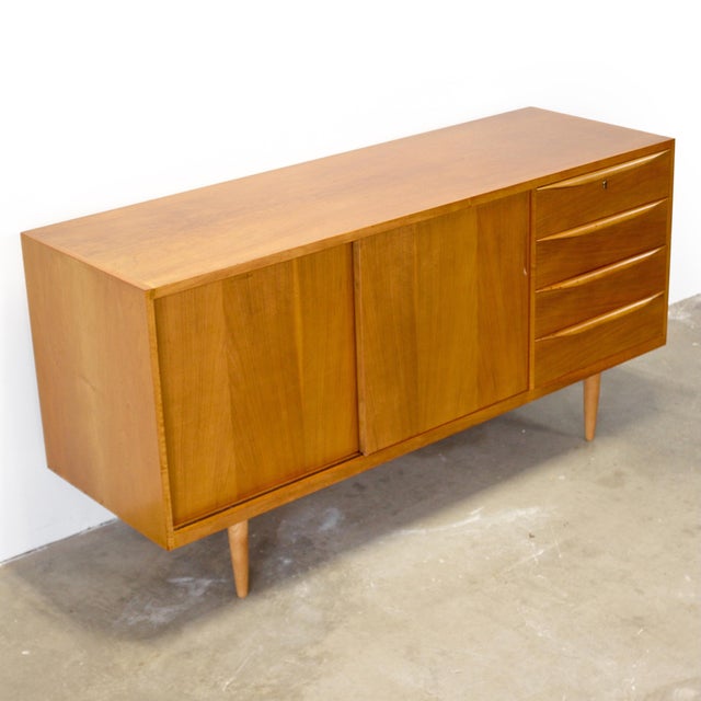 1950s Deutsche Werkstätten Hellerau Oak Sideboard Designed by Franz Ehrlich For Sale In Boston - Image 6 of 17