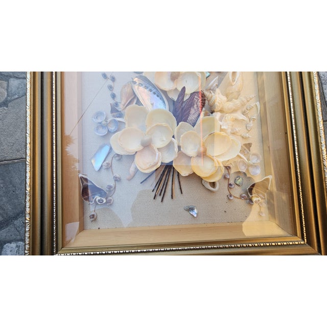 Framed picture, flowers, diorama, signed D. Jones, 1970s. dimensions: height 38 cm, width 31 cm, depth 4.3 cm.