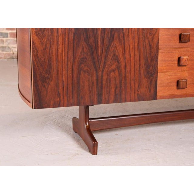 1960s Mid-Century Rosewood and Teak Sideboard with Curved Ends from Vanson, 1960s For Sale - Image 5 of 15