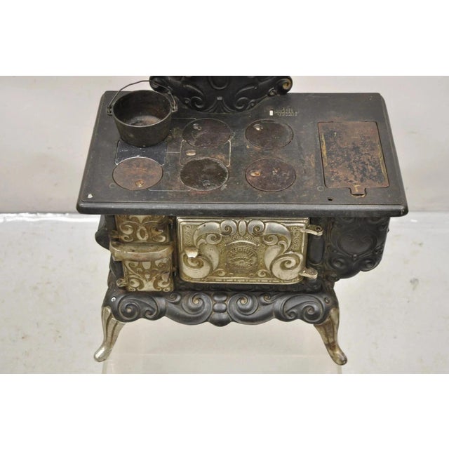 Antique Dolly's Favorite Cast Iron Child Salesman Sample Stove by Favorite Stove For Sale - Image 14 of 14
