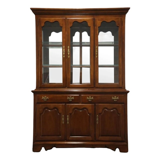 Thomasville Furniture Winston Court Collection Solid Cherry Traditional China Cabinet 20621-321 For Sale