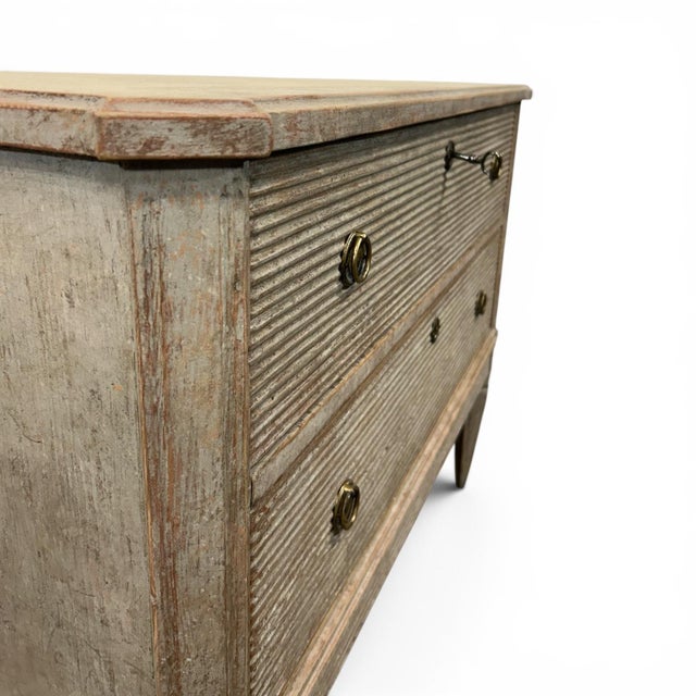 19th Century Pair of 19th C. Gustavian-Style Chests of Drawers in Grey For Sale - Image 5 of 11