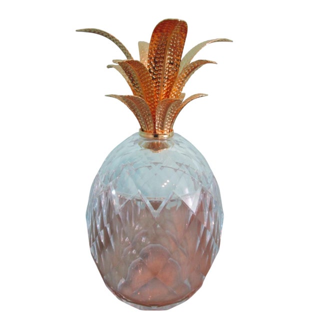 A refined decorative piece made from synthetic crystal, durable acrylic with gold-plated leaves, ideal for sophisticated...