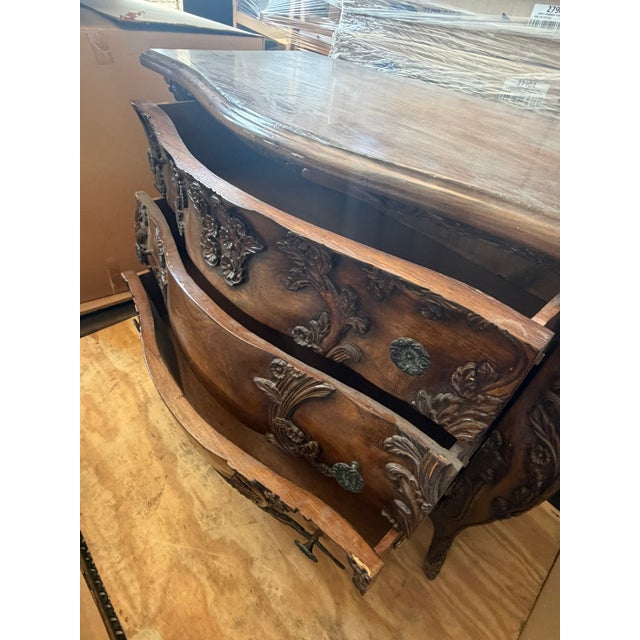 1980s Antique Carved Bombe Chest – Ornate Rococo‑Style Dresser With Curved Front & Floral Relief For Sale - Image 5 of 12