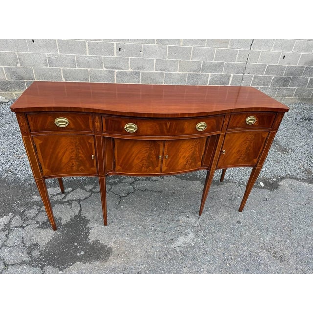 Late 20th Century Hickory Chair Mahogany Satinwood Inlaid Serpentine Front Sideboard. For Sale In Washington DC - Image 6 of 17