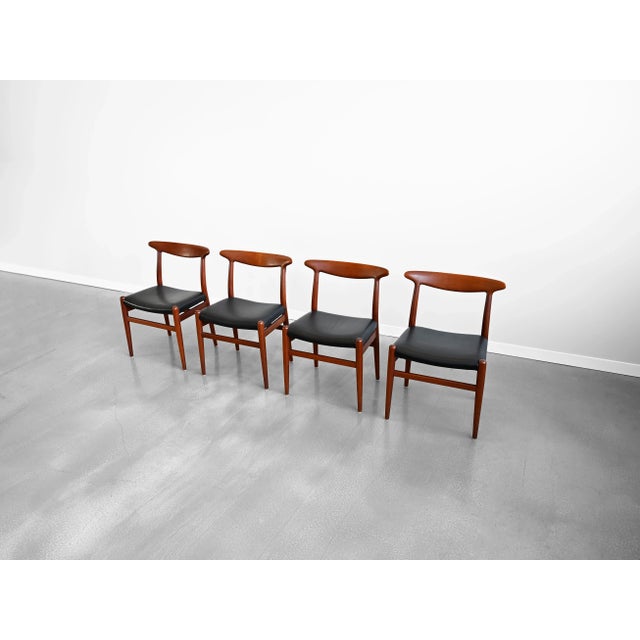 Mid-Century Modern Hans Wegner 'W2' Dining Chairs in Teak and Black Leather for c.m. Madsen - Set of Four For Sale - Image 3 of 12