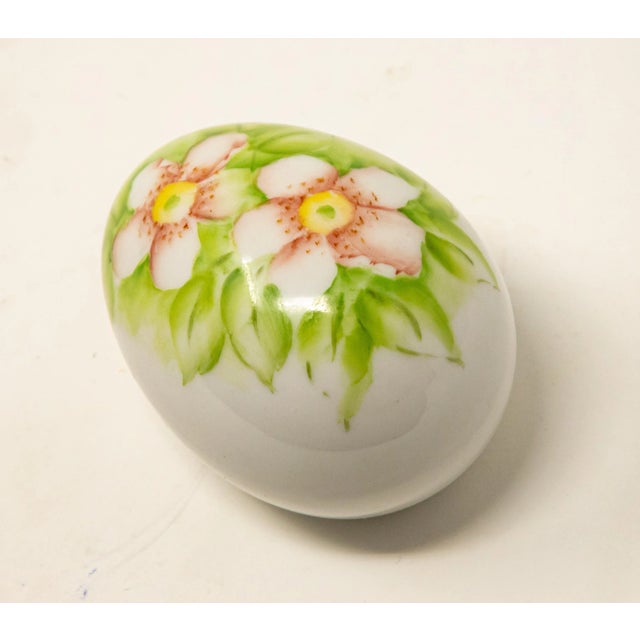 Mid 20th Century Ceramic Eggs with Floral Motif- Set of 2 For Sale - Image 9 of 13