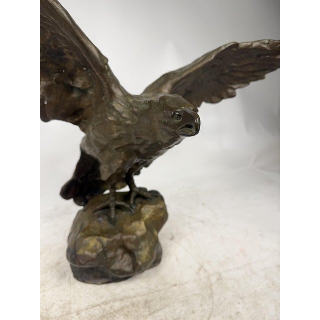 Beautiful bronze statue depicting an eagle with outstretched wings. An excellent decorative object and collector's item.