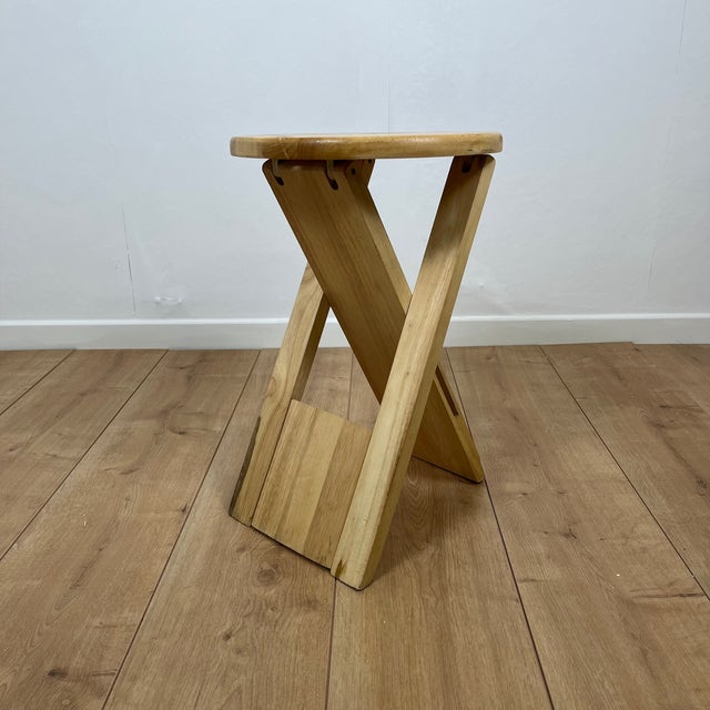 Folding beech stool by Roger Tallon for Sentou, 1970/80 Dimensions: Seat diameter: 30 cm Height: 46 cm Folded: 72 x 30 cm...