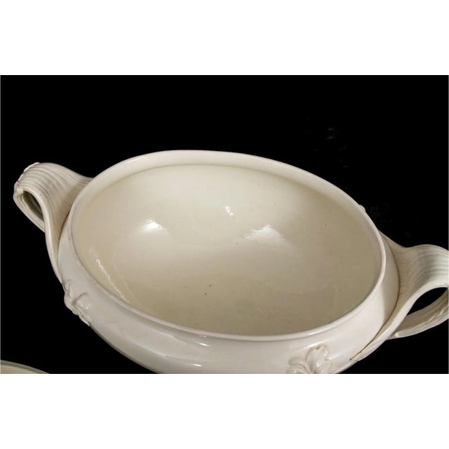 Large Early 19th Century Wedgwood Creamware Tureen For Sale In New York - Image 6 of 9