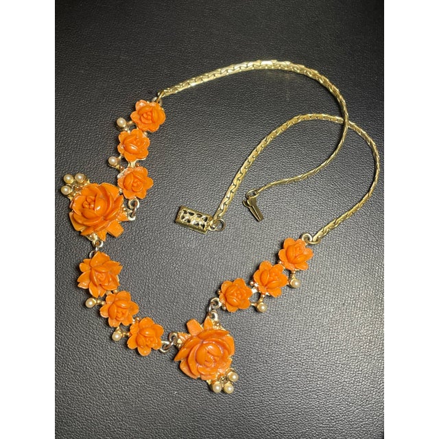 1950s Mid Century Modern Carved Floral Faux Coral and Pearls on Textured Brass Chevron Chain and Orange Push Clasp For Sale - Image 5 of 7
