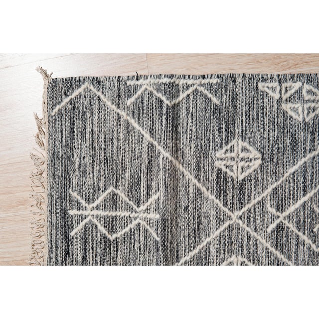 Textile 4x6 Luxurious Kilim Charcoal Geometric Modern Handmade Wool Carpet Rug For Sale - Image 7 of 9