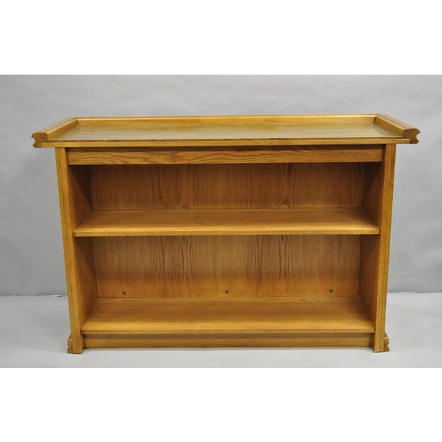 Late 20th Century Pulaski Keepsake Collection Oak Wood Bar With Griffins and 2 Swivel Bar Stools - Set of 3 For Sale - Image 10 of 12