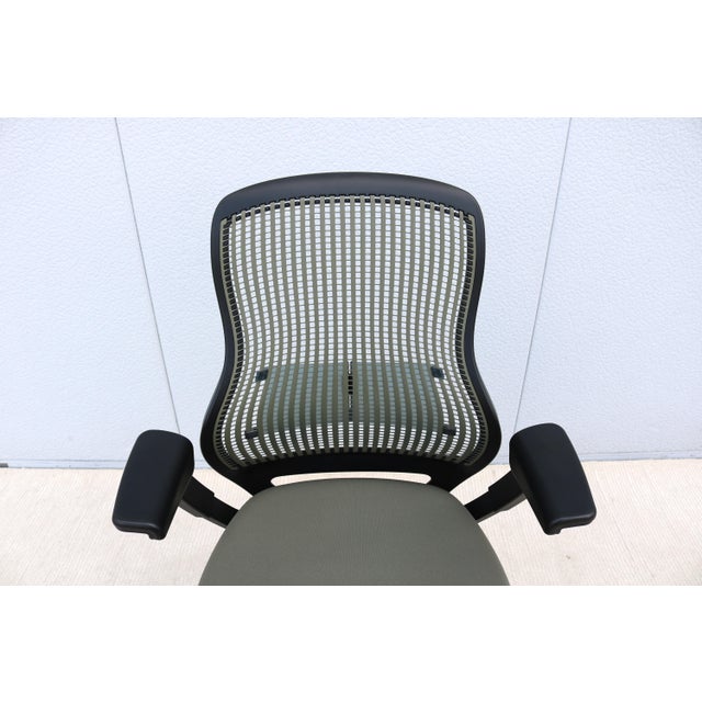 Knoll ReGeneration Ergonomic Office Desk Chair Fully Adjustable in Green Fabric For Sale - Image 13 of 18
