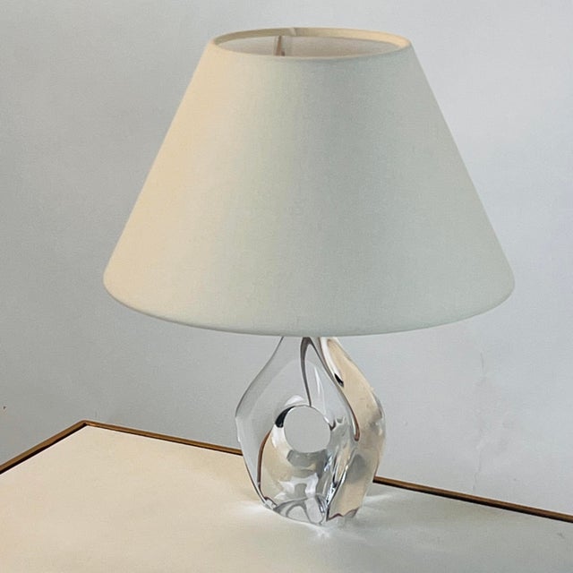 Abstract 1970s Small Daum Nancy Boudoir Lamp With Linen Shade For Sale - Image 3 of 10