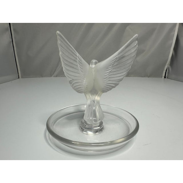 Lalique Mid 20th Century Lalique Frosted Crystal Dove Ring Tray - Thalie France For Sale - Image 4 of 10
