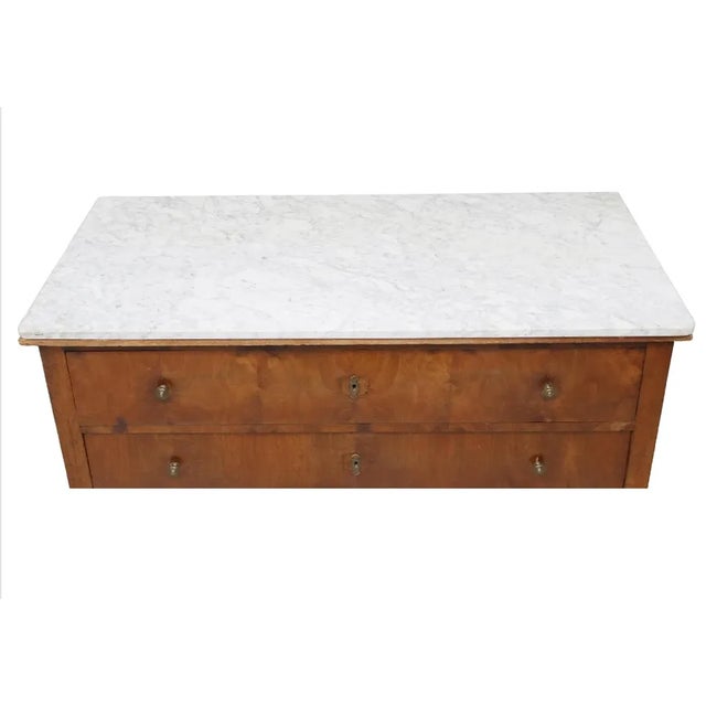 Italian Italian Figured Walnut White Marble Top Commode, 19th C For Sale - Image 3 of 6