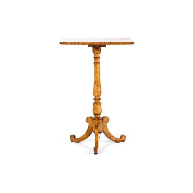 Victorian Satinwood Occasional Table, in Very Good conditions. Designed before 1890