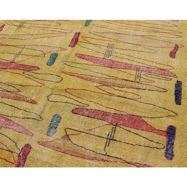 Keivan Woven Arts, Tu-Mtu-136060, Vintage Turkish Mid-Century Modern Rug in Yellow Color and Modern Design For Sale In Atlanta - Image 6 of 11