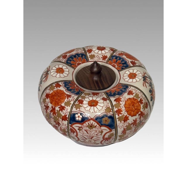 Japanese Antique Meiji Japanese Fukagawa (Scented Orchid Co.) Imari Rare Lobed Pumpkin Form Ginger Jar With Flowers and Maple Leaves, Signed For Sale - Image 3 of 7
