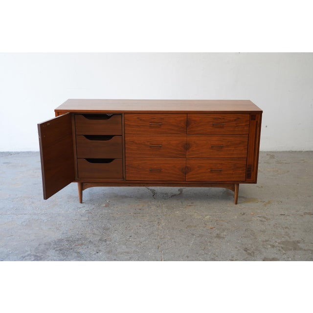 Mid-Century Modern 1960s Kroehler Mid-Century Modern Walnut Credenza Dresser With Rosewood Handles For Sale - Image 3 of 12