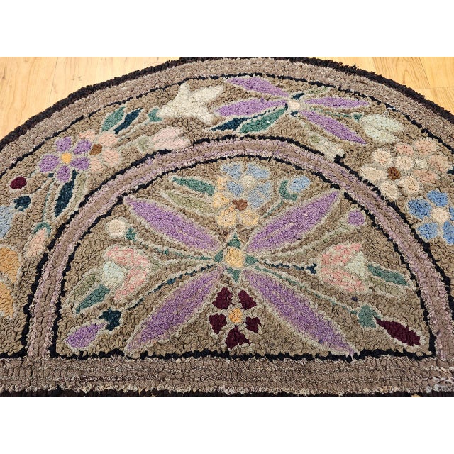 Vintage American Hand Hooked Rug, Handwoven Half Moon Floral Pattern, Folk Art Tapestry, 2x4 For Sale In Chicago - Image 6 of 9