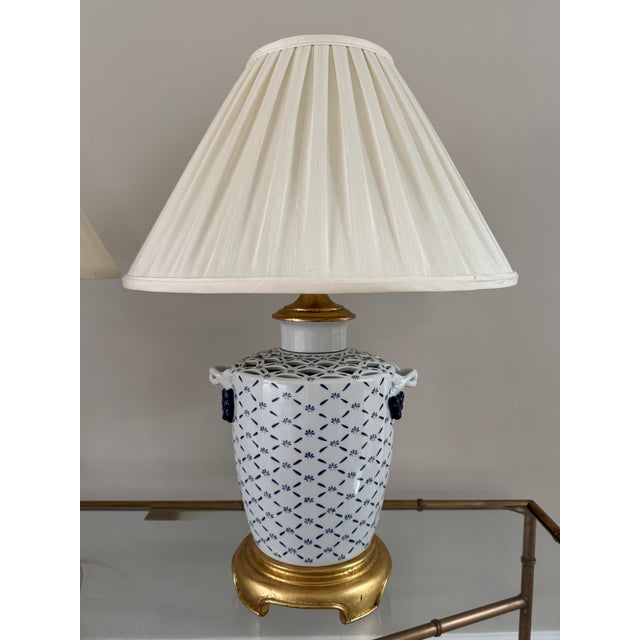 Chinoiserie 1980s Chinoiserie Hollywood Regency Blue and White Fishnet Table Lamps With Custom Fabric Shades - A Pair For Sale - Image 3 of 17