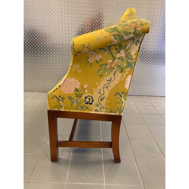 Chinoiserie Early 20th Century Chippendale Camelback Scroll Arm Settee in Golden and Pink Famille Rose Chinoiserie Silk Brocade For Sale - Image 3 of 8