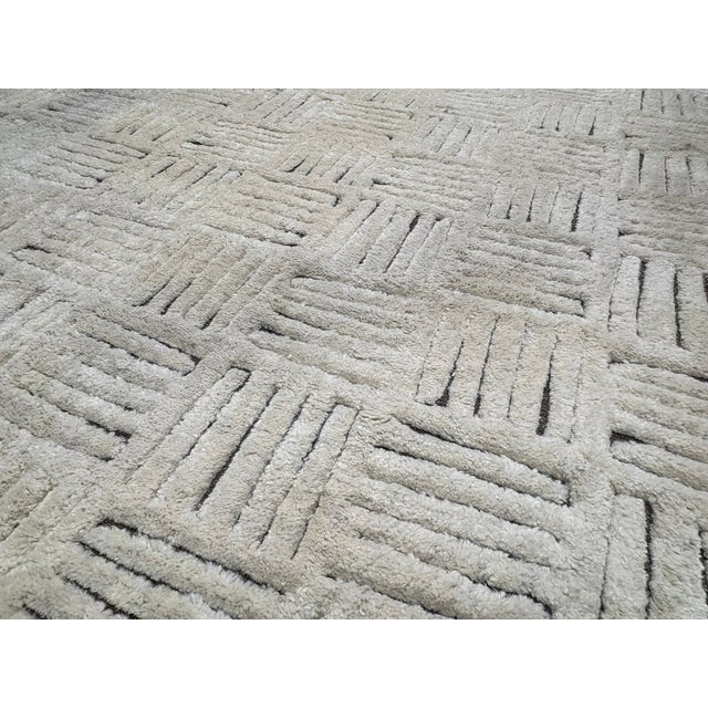 Rh Basanti Rug – 9' × 12' Marled Ivory/Charcoal | Hand-Knotted Wool Blend | Contemporary Himalayan-Inspired Design For Sale - Image 15 of 18