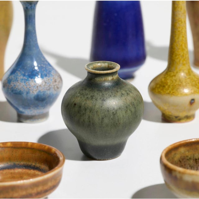 1950s Collection of 23 Miniature John Andersson Pottery Vessels for Hoganas of Sweden For Sale - Image 13 of 18