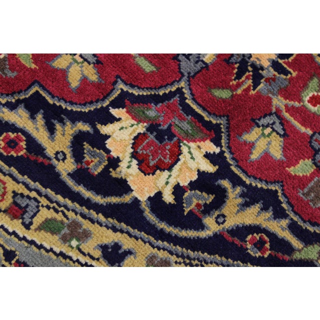 Textile Art Nouveau 1990's Kashan Pak-Persian Pink/Gray Wool Round Rug- 6'1'' X 6'2'' For Sale - Image 7 of 9