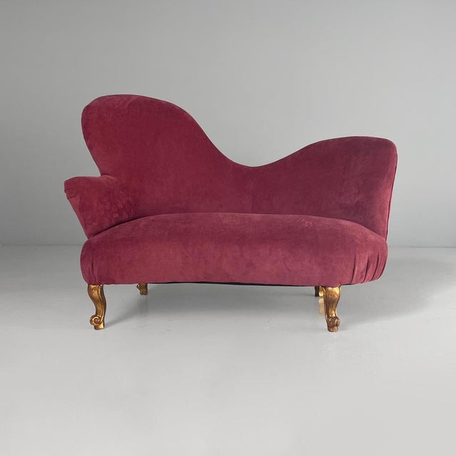 Italian modern sofa in purple-ret velvet and wood, 1930s Two-seater couch upholstered in purple-red fabric. It features an...