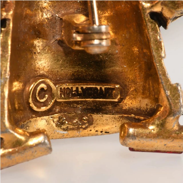 Vintage Hollycraft Santa Claus Christmas Brooch For Sale - Image 4 of 4