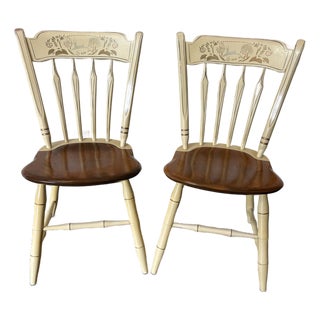 Pair of 1975 Ethan Allen Stenciled Thumb Back Windsor Dining Chairs For Sale