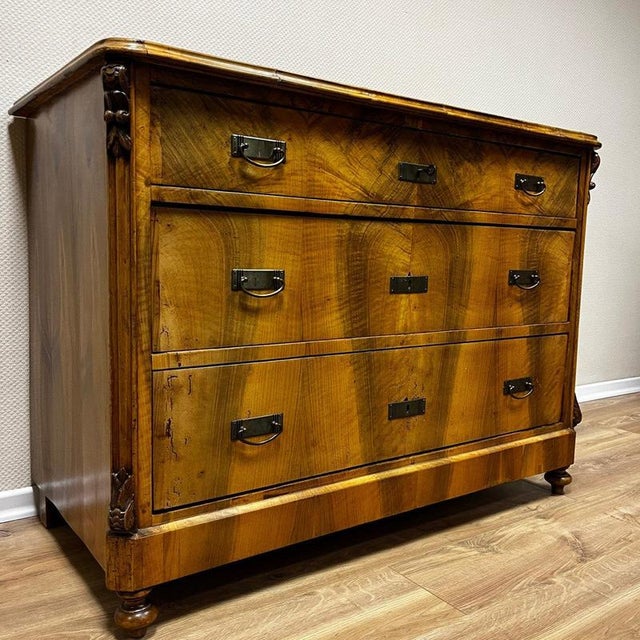 Wood Antique Louis Philippe Chest of Drawers in Walnut, 1830s For Sale - Image 7 of 16
