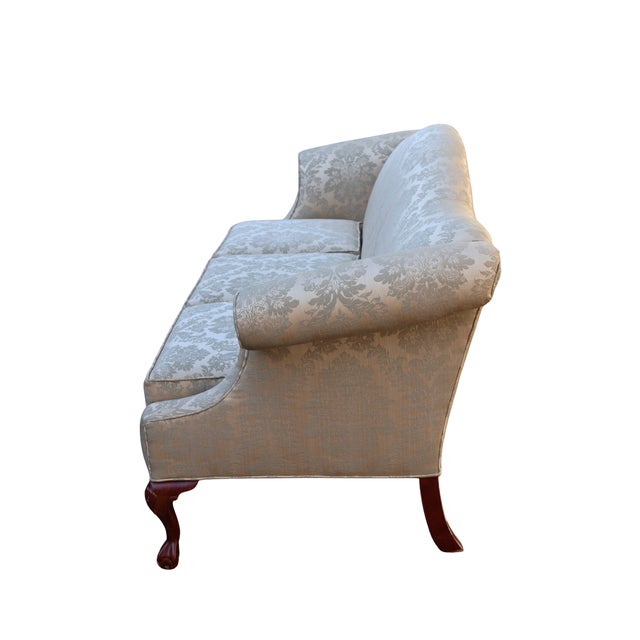 English 1990s Ethan Allen Chippendale Camelback Sofa in Silver-Champagne Silk Damask For Sale - Image 3 of 18