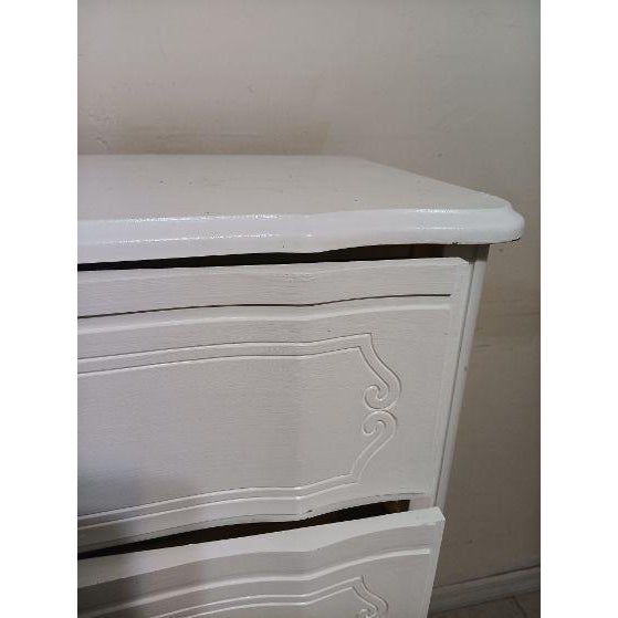 1980s White Wood French Provincial Chest Five Drawer For Sale - Image 4 of 8