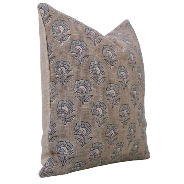 Elevate your home décor with the Fabdivine Block Print Cushion Cover, a perfect blend of tradition and elegance....