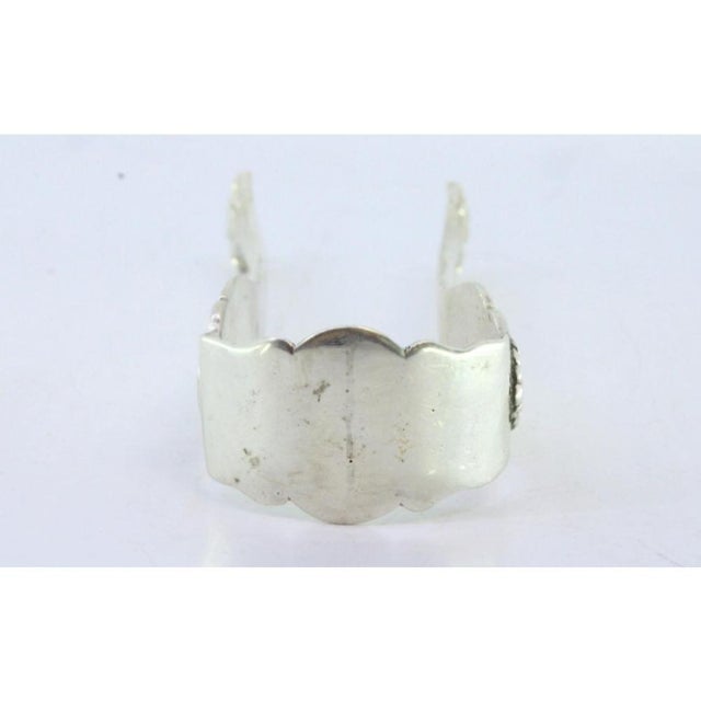 Silver Sugar Tongs with Shell-Shaped Reliefs and Claw-Shaped Tongs For Sale - Image 3 of 8